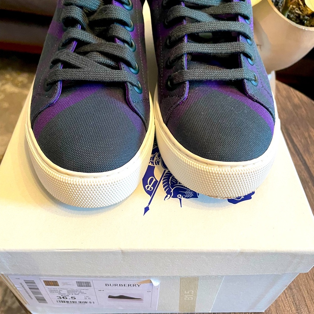 Burberry Royal IP CHK sneaker36.5Gently worn.Comes with original dust bag& box.